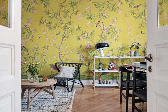 Rebel Walls R16745 Play Chinoiserie Chic Saffron - mural drzewo cytrusowe i ptaki