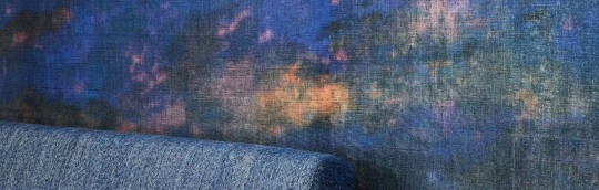 Elitis VP 965 01 Atelier d'artiste 2 Eternite - mural w abstrakcyjny pejzaż nieba na tle imitującym rafię