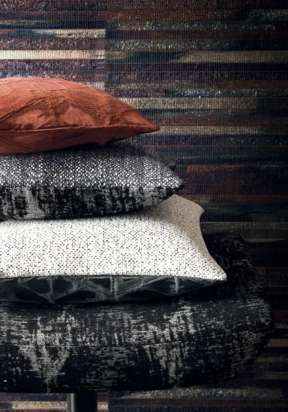 Casamance 70241160 Manado Pao - tapeta w cieniowane pasy