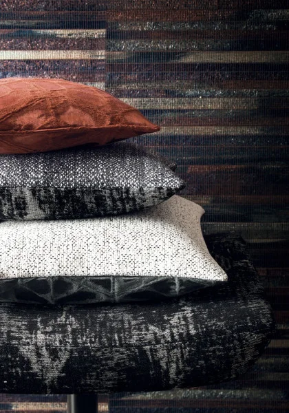 Casamance 70240825 Manado Pao - tapeta w cieniowane pasy