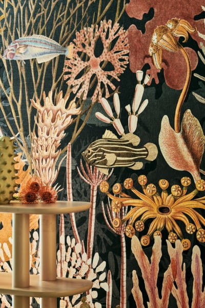 Casamance 71300350 Exploration Moorea Noir de lune/multicouleurs - tekstylny mural w podwodny pejzaż