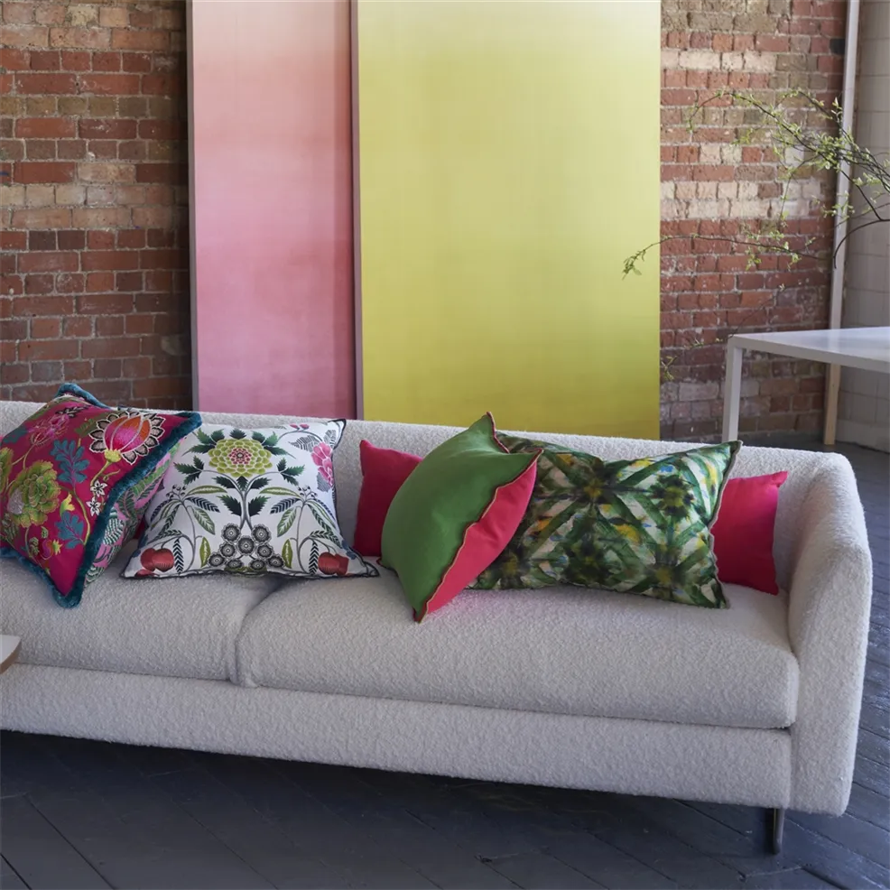Designers Guild PDG1163/10 Scenes and Murals III Shoshi Fuchsia - tapeta cieniowana