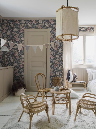 Boras Tapeter 6932 Newbie Magic Forest Blue - tapeta magiczny las z zającami i roślinnością