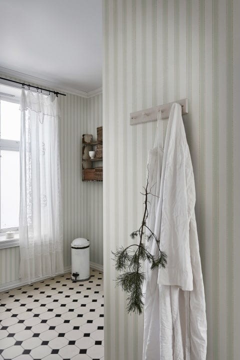 Sandberg 101-18 Tidlosa Gustav Light Green - tapeta w jasnozielone paski