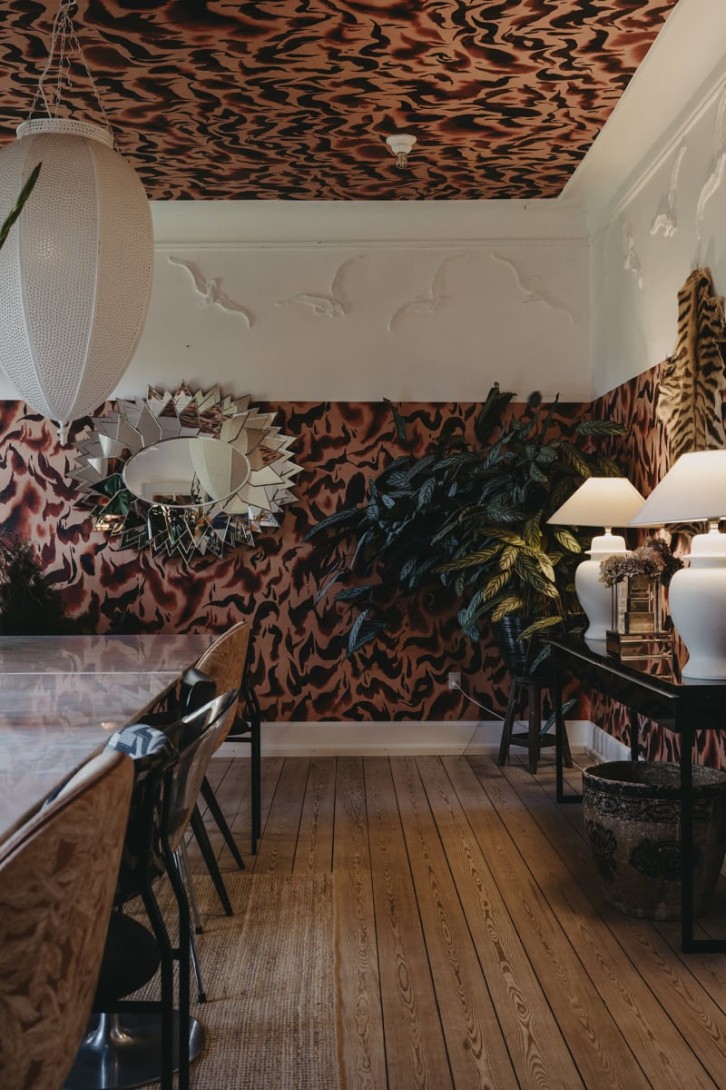 Rebel Walls R19831 Anna Norrman Discus Red - mural akwarela