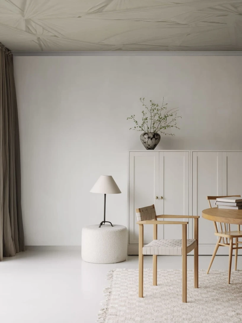 Rebel Walls R18758 Natural Aesthetic Silk Shadows Beige - mural imitujący jedwab