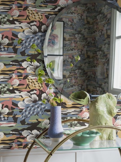 Boras Tapeter 2099 Swedish Designers Hanna Werning Nomad - tapeta malownicza łąka pełna zwierząt