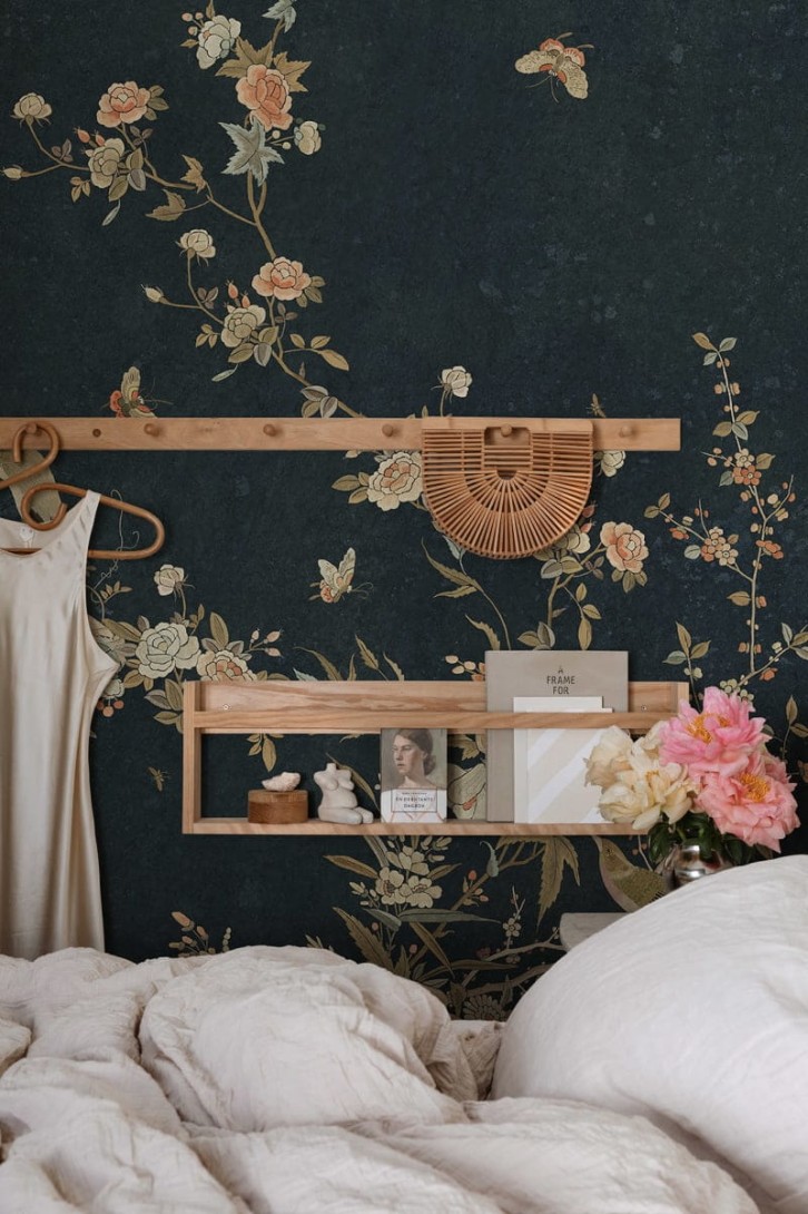 Sandberg S10428 Chinoiserie Garden Bloom Midnight Blue - mural w kwiaty