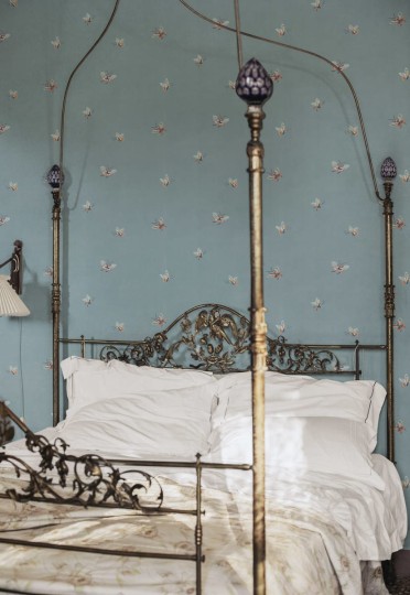 Sandberg S10448 Chinoiserie Garden Butterflies Misty Blue - tapeta w motyle