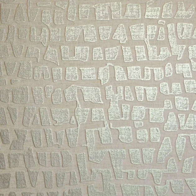 Casamance 71410444 Linora Serti Craie Platine - lniana tapeta w nieregularne metaliczne kształty
