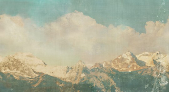 Wall&Deco OUT_CL2402 Out System 2024 Climbing - mural o wzorze gór na tle błękitnego nieba