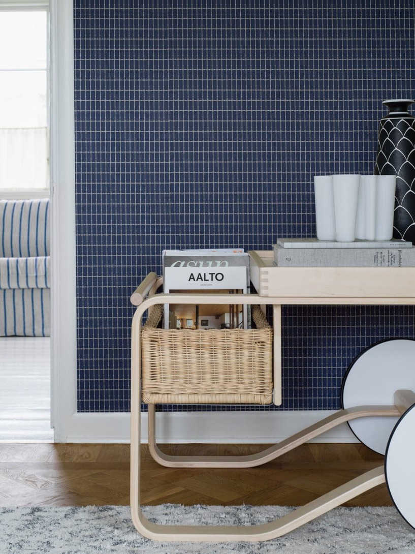 Boras Tapeter 1965 Graphics Alvar Aalto M.I.T Blue - tapeta w kratkę