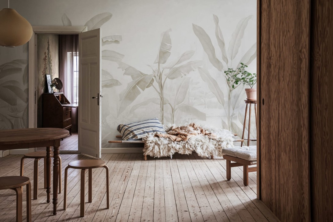 Rebel Walls R18823 Scenic Landscapes Tropical Palms Beige - beżowy mural w egzotyczny krajobraz i makro liście