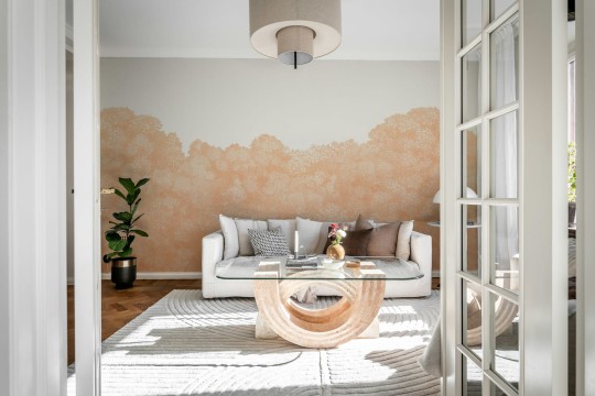 Rebel Walls R20232 Scenic Landscapes Belle Buisson Peach Fuzz - mural w roślinny motyw