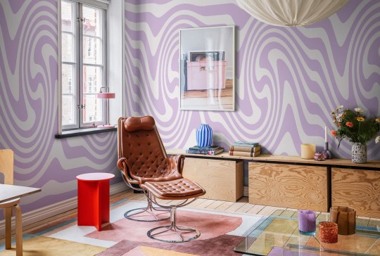 Rebel Walls R20046 Happy Socks Wobbly Lilac - mural w stylu retro