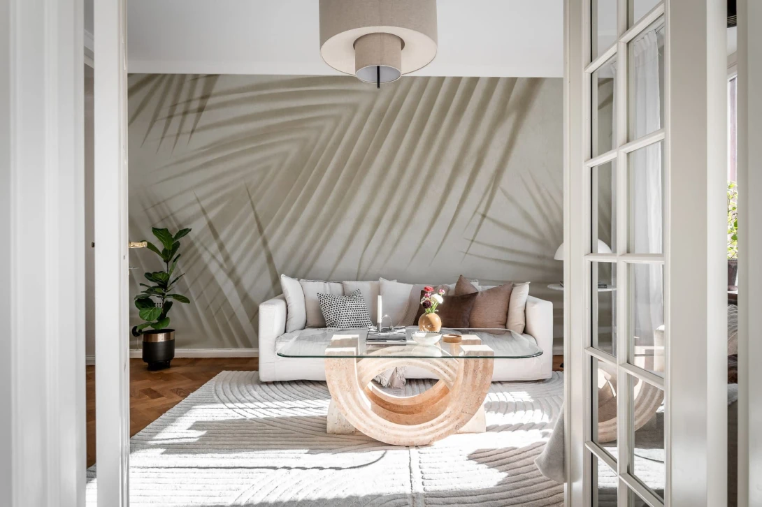 Rebel Walls R18888 Mystic Shades Palm Gaze Beige - mural w cienie ostrych liści