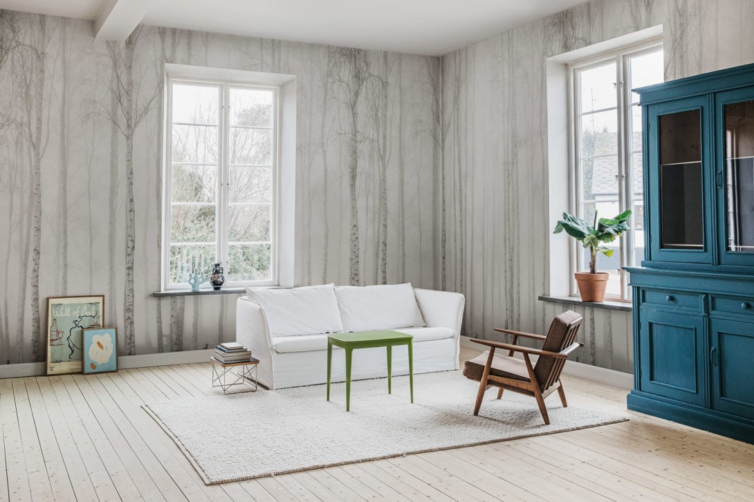 Rebel Walls R18848 Mystic Shades Birch Fog White - mural w zamglony las