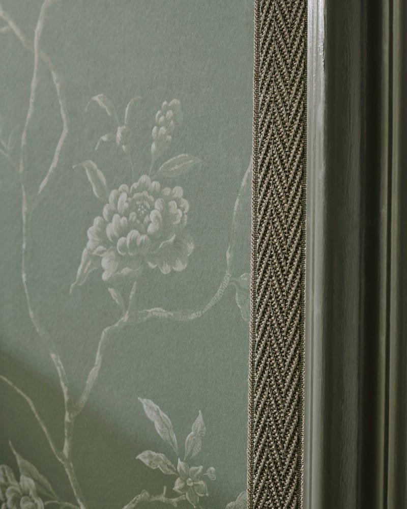 Colefax and Fowler 07128/05 Ashdown Delancey Silver - tapeta w motyw roślinny w stylu chinoiserie