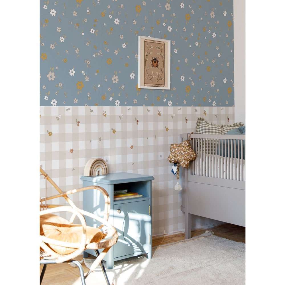 Dekornik DEKO.TAP.438 Boho meadow blue and check - tapeta w łąkę kwiatów z lamperią w kratkę