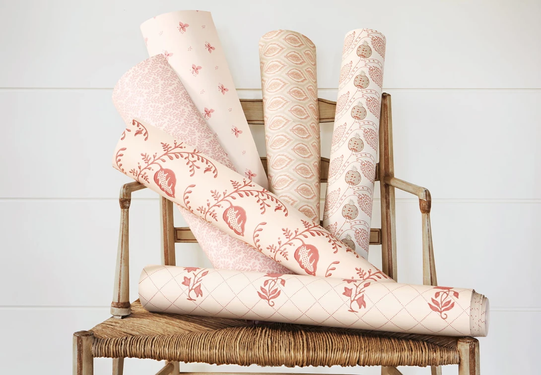 Colefax and Flower W7010-05 Small Design W/Papers II Berkeley Sprig Red - tapeta w kratkę i kwiaty