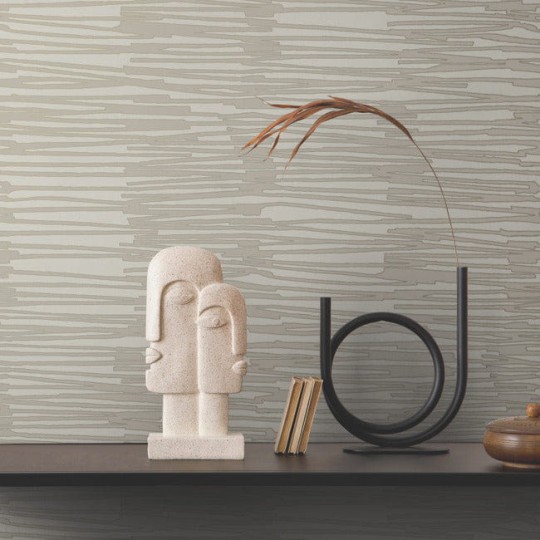 York AG2093 Artistic Abstracts Nikki Chu Water Reed Thatch Linen/Silver - tapeta w poziome paski z metalicznymi akcentami