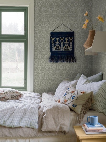 Boras Tapeter 5811 Nordic Folk Nyponros - tapeta w kwiaty zamknięte w rombach