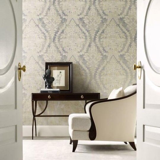 York PM9309 Ronald Redding 24 Karat Charleston Damask Silver - tapeta w roślinne ornamenty