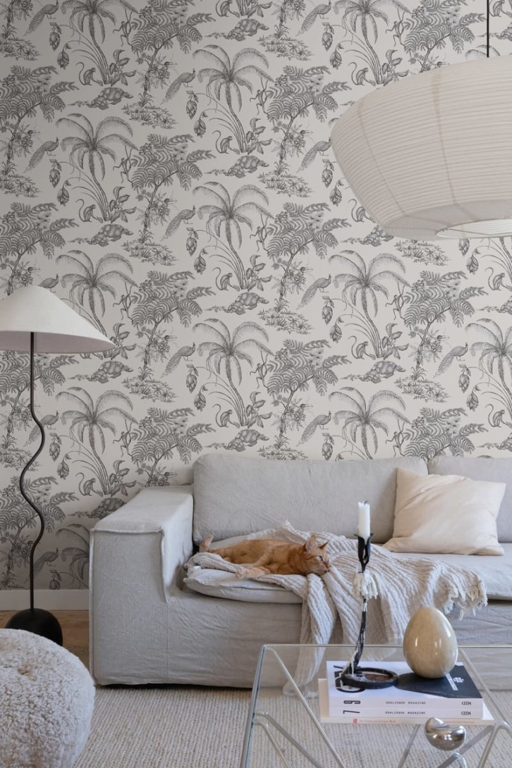 Sandberg 240-09 Palm Garden Moa Sandstone - tapeta egzotyczna z roślinami i zwierzętami
