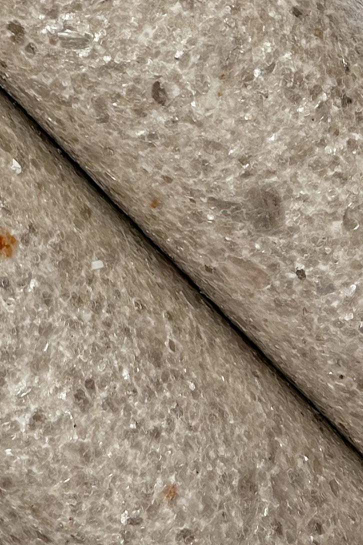 York GV0214W1 Ronald Redding Grasscloth & Natural Resource Brilliant Mica Smoky Agate - tapeta z minerałem miką