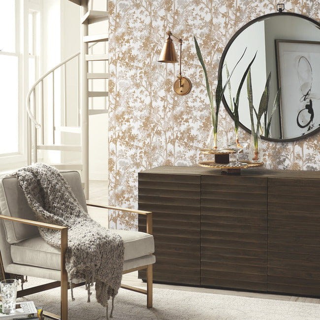 York NW3583 Antonina Vella Modern Metals Second Edition Shimmering Foliage White/Gold - tapeta w roślinny motyw