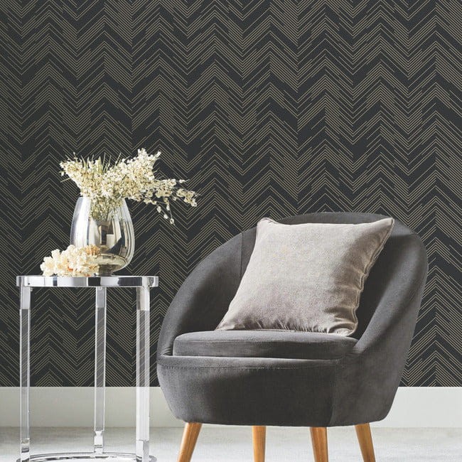 York MD7221 Antonina Vella Modern Metals Second Edition Polished Chevron Black/Gold - tapeta w motyw jodełki