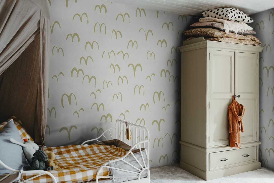 Rebel Walls R20627 Fine Little Day Bird Yellow - mural w ręcznie rysowane ptaki w locie