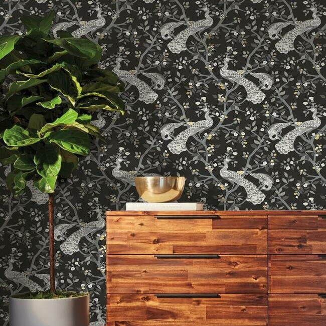 York BW3802 Black and White Resource Library Plume Black/Gold - tapeta w pawie