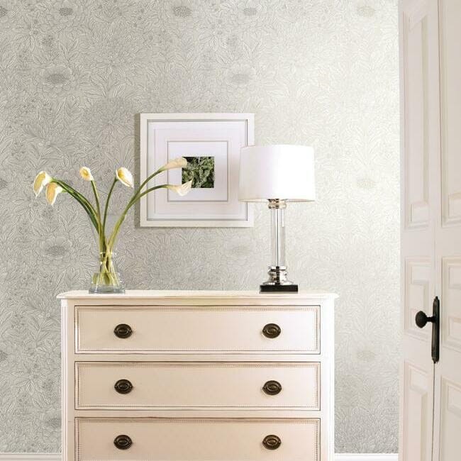 York BW3921 Black and White Resource Library Wood Block Blooms Cream/Glint - tapeta w kwiaty z metalicznymi akcentami