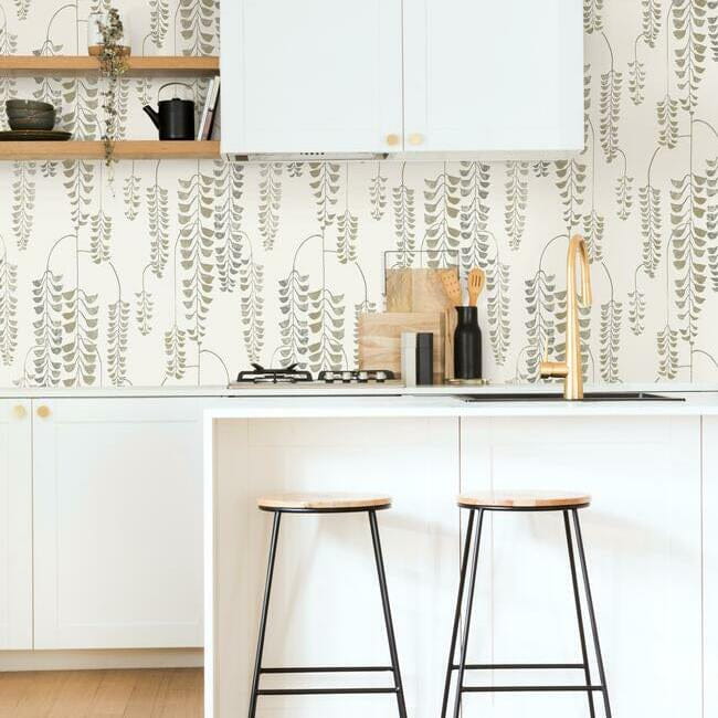 York BW3941 Black and White Resource Library Deco Wisteria Cream/Gold - tapeta w glicynie z metalicznymi akcentami