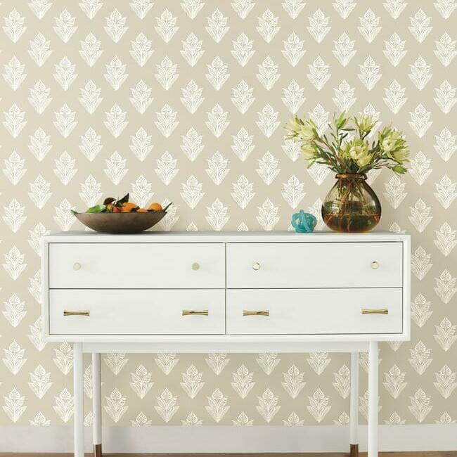 York BW3978 Black and White Resource Library Lotus Motif Soft Linen/White - tapeta w minimalistyczny motyw roślinny