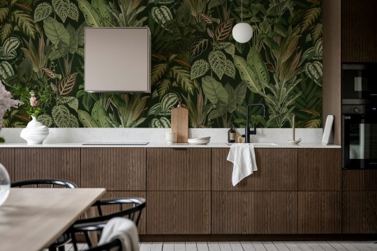 Rebel Walls R19443 Pops Mischievous Jungle Lush - mural w egzotyczne liście