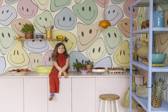 Rebel Walls R19372 Pops Happy Rebel Colorful - mural w uśmiechnięte twarze