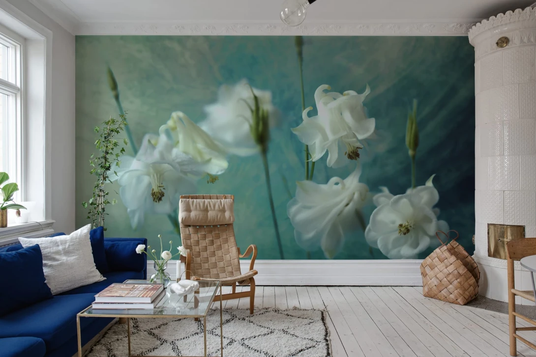 Rebel Walls R19155 Pops Aquilegia Flower- mural w delikatne kwiaty