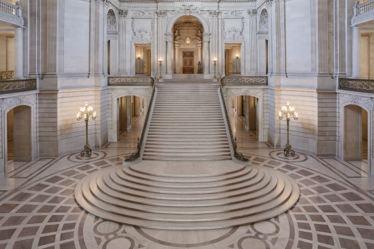 Rebel Walls R19098 Pops Majestic Staircase - mural we wnętrze rezydencji