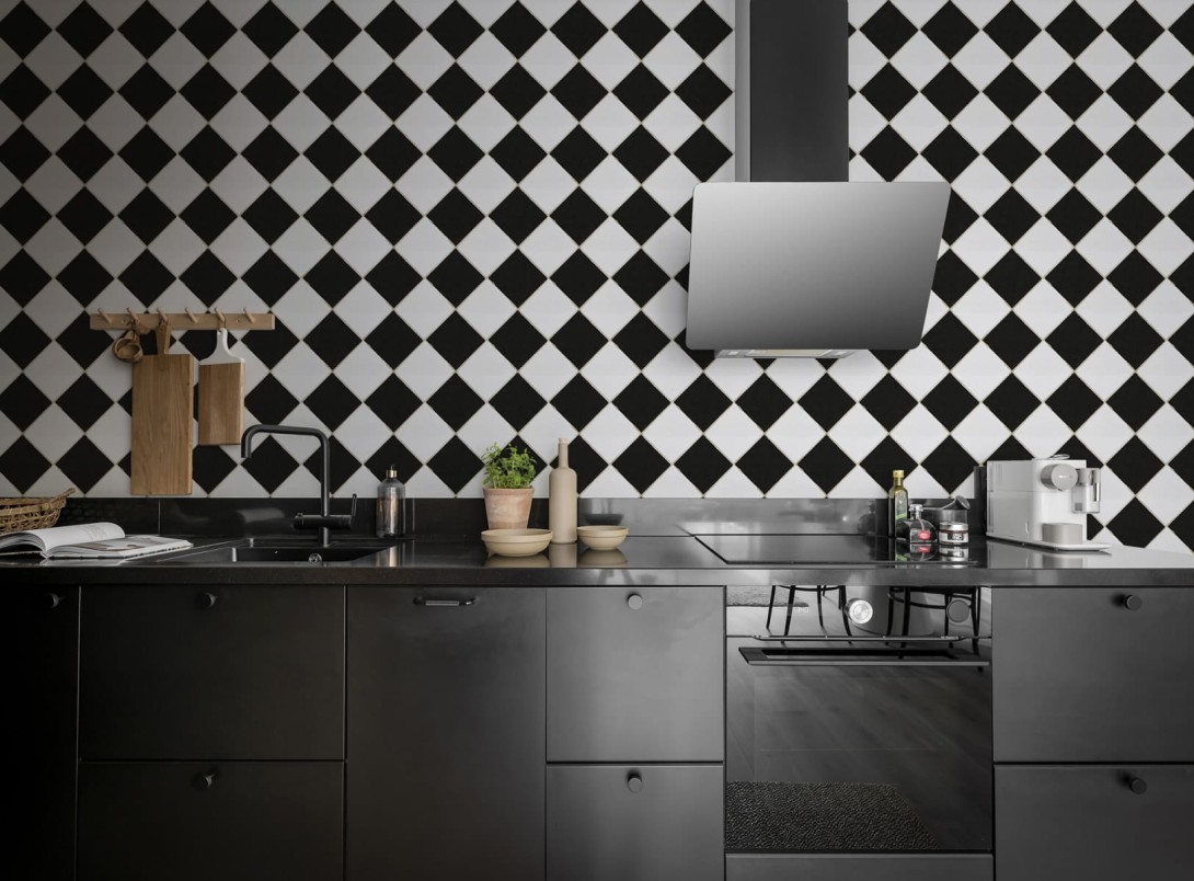Rebel Walls R18551 Pops Checkered Tiles Black & White - tapeta imitująca płytki ułożone w kratkę