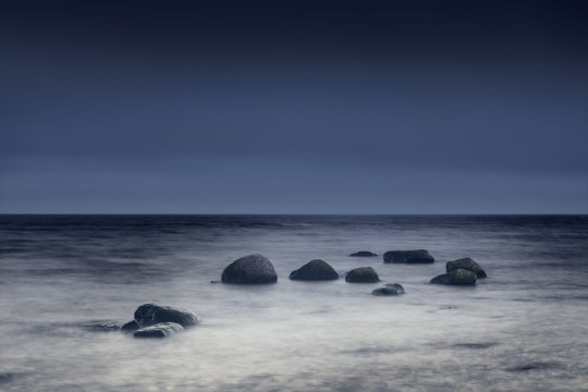 Rebel Walls R13541 Spectrum Enchanting Blue - mural w morski krajobraz