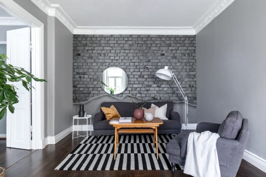 Rebel Walls R12224 Panorama Well-Worn Brick Wall White - mural imitujący ceglaną ścianę