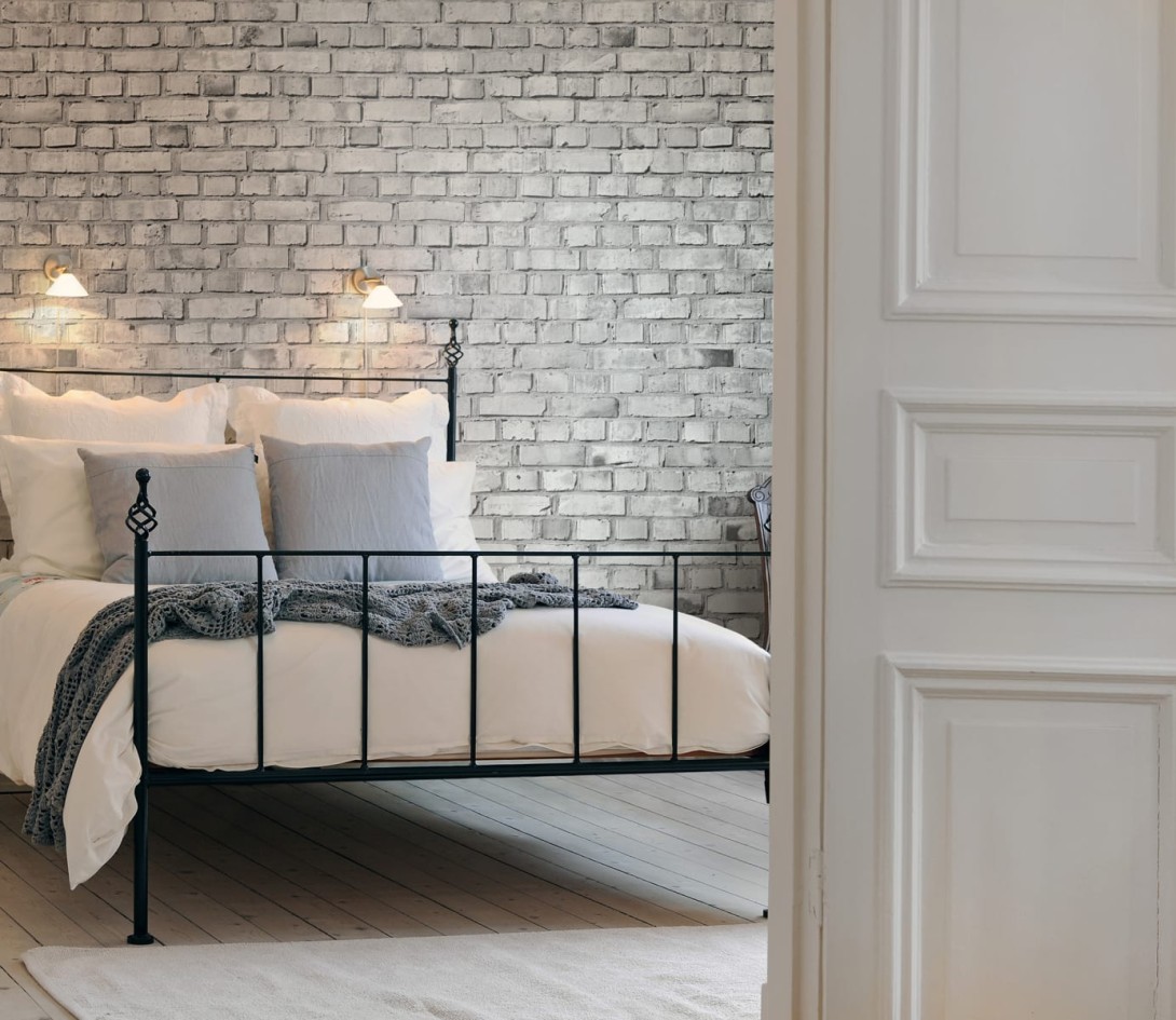 Rebel Walls R10963 Panorama Brick Wall White - mural imitujący ceglaną ścianę