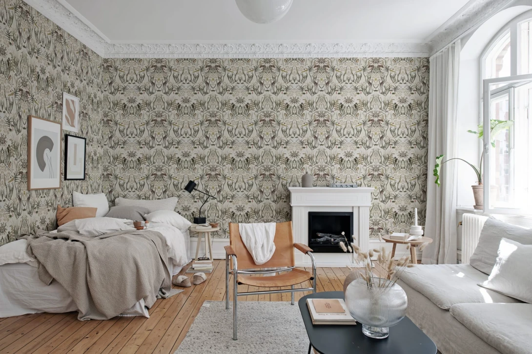 Rebel Walls R19395 Rebel Favorites The Swedish Forest Mini White - mural w stylizowany motyw roślinny i sowy