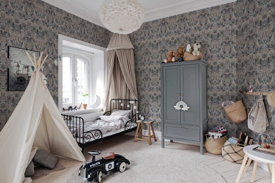 Rebel Walls R19394 Rebel Favorites The Swedish Forest Mini Blue - mural w stylizowany motyw roślinny i sowy