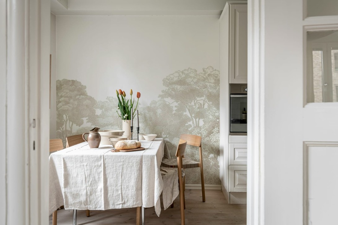 Rebel Walls R18638 Rebel Favorites Bellewood Sand - mural w drzewa