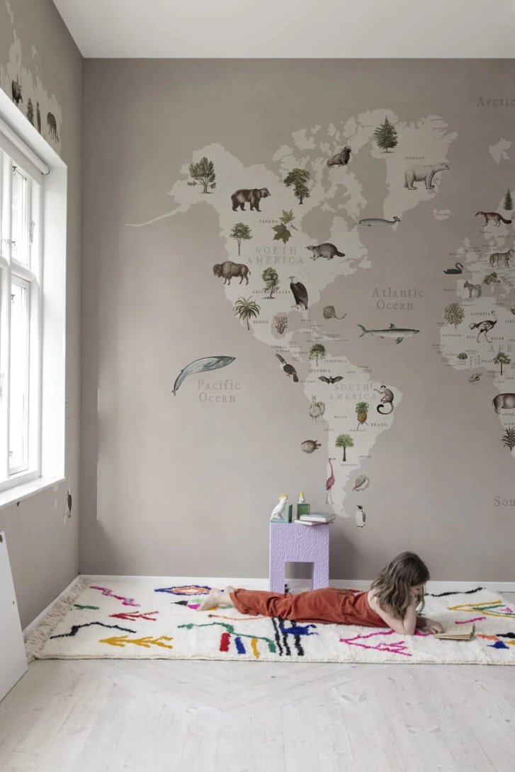 Rebel Walls R18442 Rebel Favorites Animal World Pastel Pink - mural w mapę świata i zwierzęta