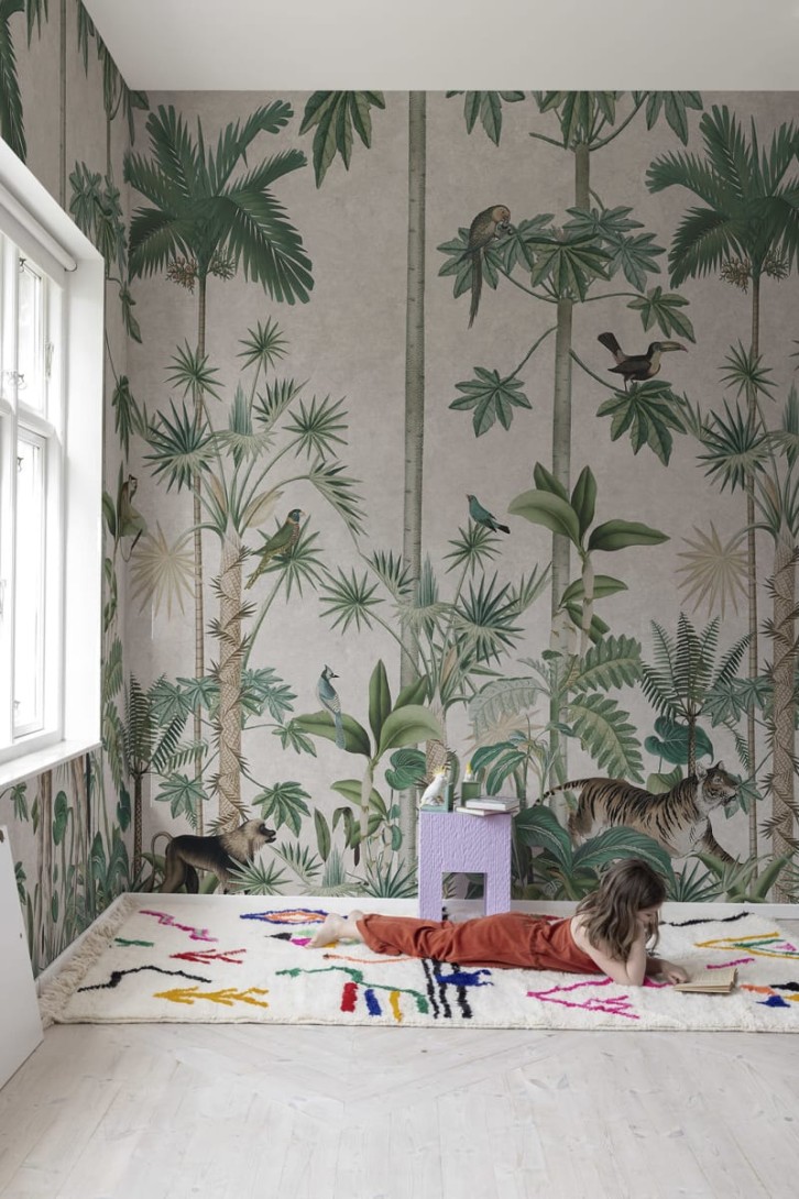 Rebel Walls R16795 Rebel Favorites Giraffe's Stroll Pastel Pink - mural w egzotyczne zwierzęta i rośliny