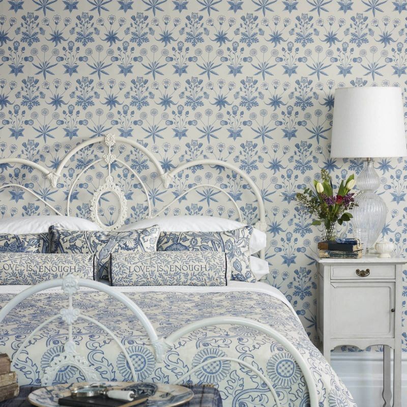 Morris & Co. 510034 Bedford Park Daisy Midnight - tapeta w stokrotki